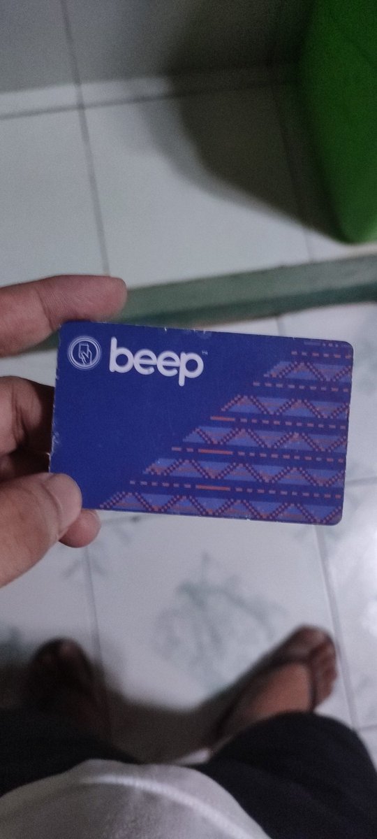 sho322644's tweet photo. nahanap ko na potah nasa labas na muntik na matapon sa basurahan ahahah https://t.co/clXUxqUWtq