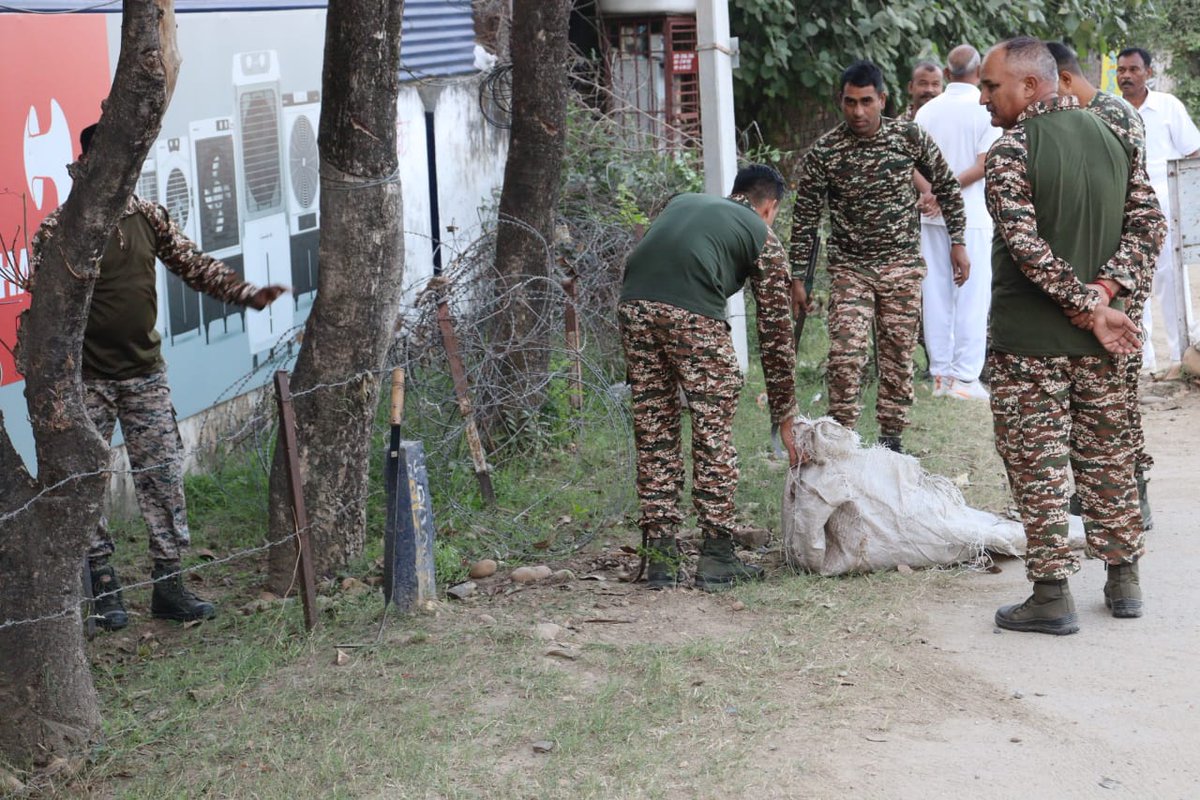 Special Campaign 5.0 cleaning drive at campus area of HQ 38 BN CRPF Samilipur, Distt-Samba (J&amp;K) <a href="/crpfindia/">🇮🇳CRPF🇮🇳</a> <a href="/HMOIndia/">गृहमंत्री कार्यालय, HMO India</a> <a href="/PIBHomeAffairs/">PIB - Ministry of Home Affairs</a> <a href="/DARPG_GoI/">DARPG 🇮🇳</a> <a href="/PMOIndia/">PMO India</a>