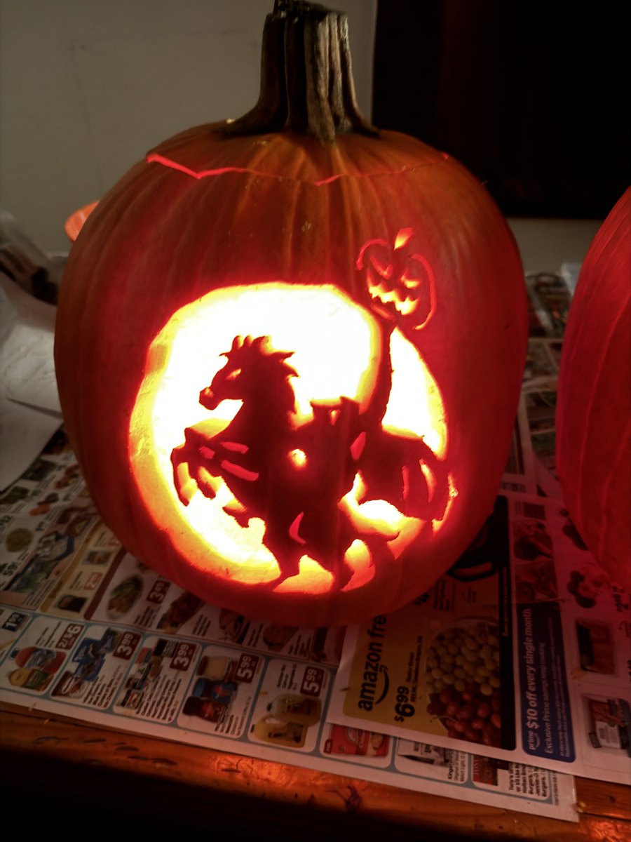 IAM8ull's tweet image. Pumpkin Carving with @WoWMerixxa 2025 2 of 3