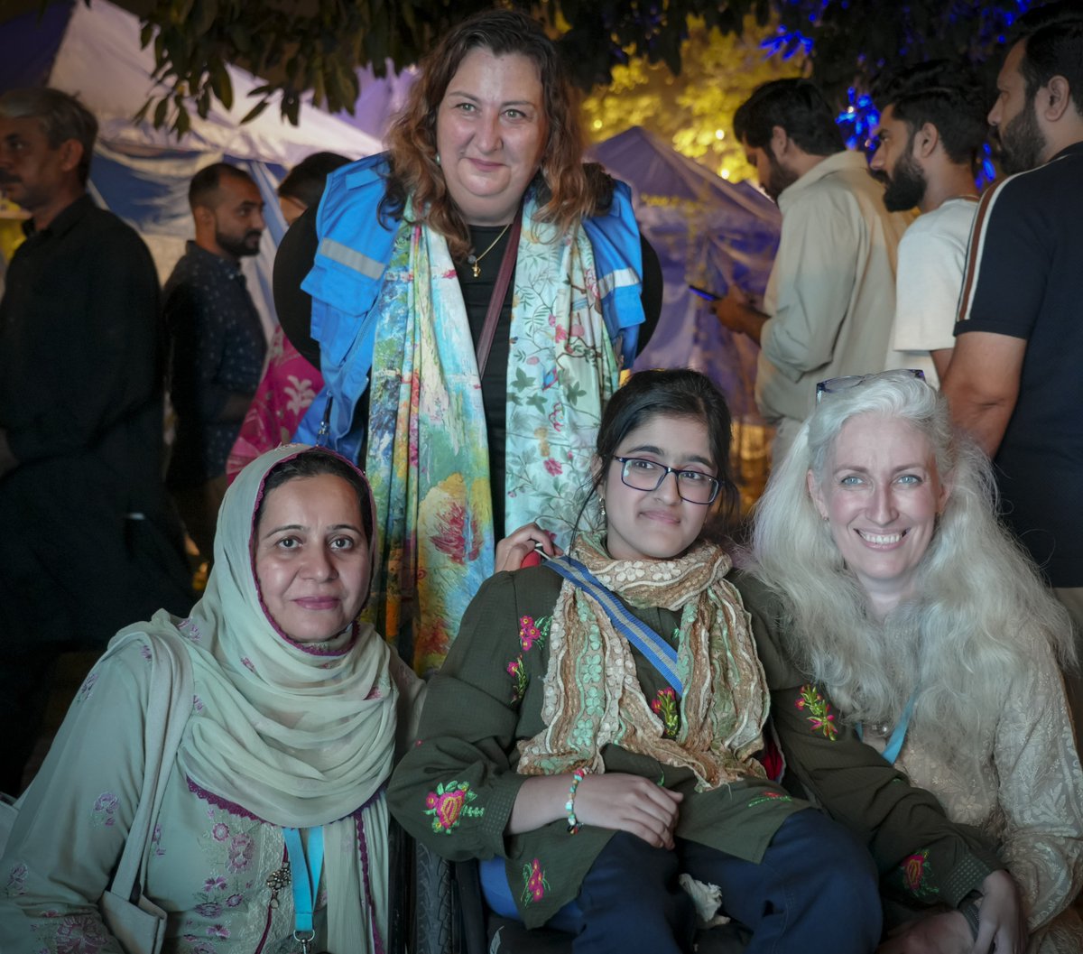 This Saturday, the UNICEF stall at UN Day in Lahore was full of laughter, colour &amp; creativity!🩵
Children &amp; adults wrote heartfelt letters to one another, discovered inspiring stories from UNICEF’s work in 🇵🇰 &amp; learned about child rights through fun games &amp; quizzes. 
#UN80