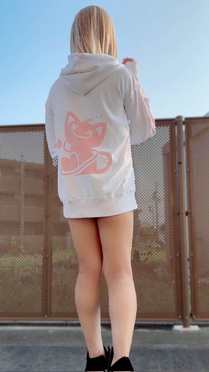 見えるか見えないかギリギリ責めるなら身長165でXLです。
もう数少ないのでお早めに！！！