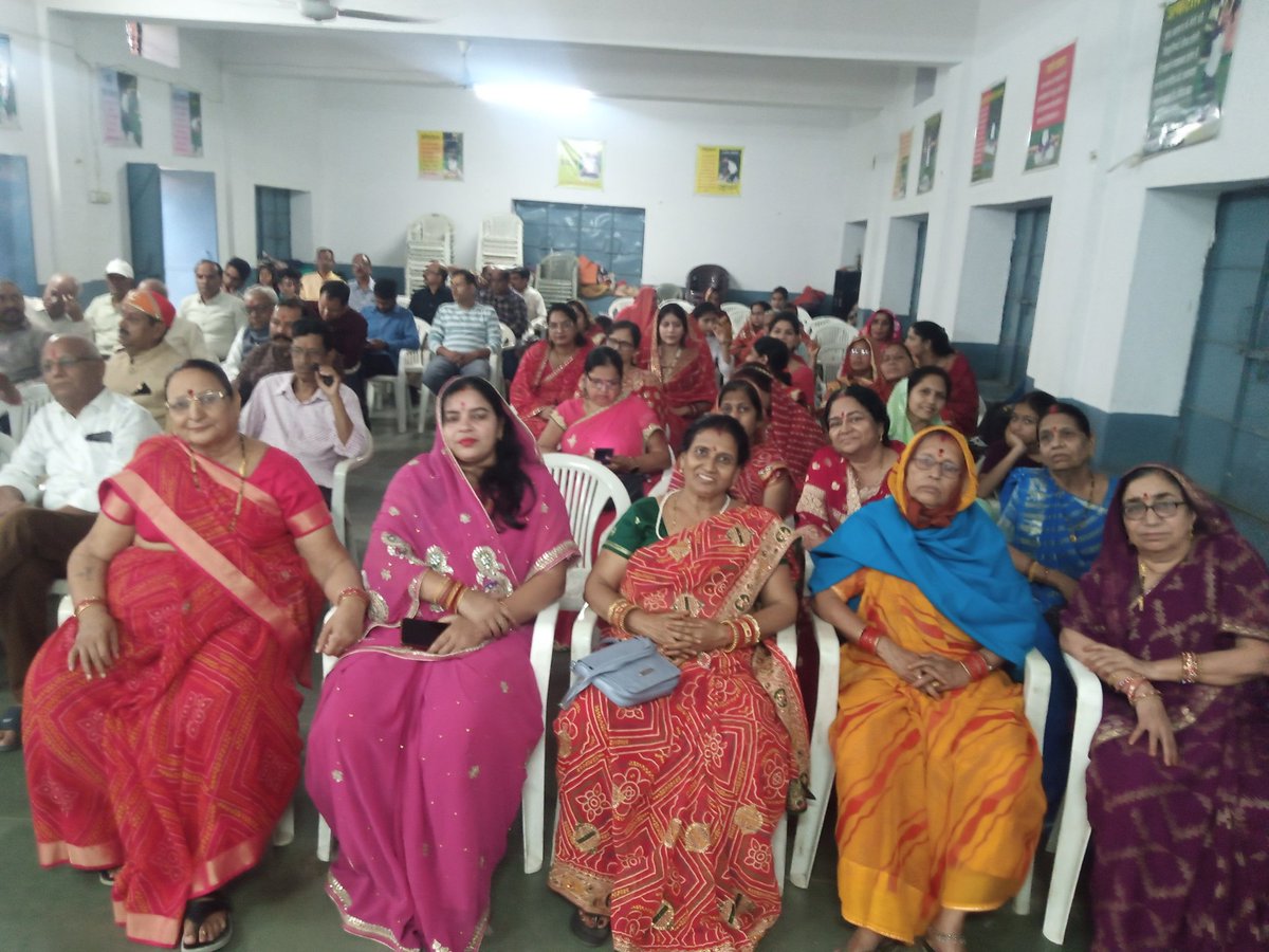 मारु औदिच्य ब्राह्मण समाज उदयपुर द्वारा आयोजित दीपावली स्नेह मिलन एवं प्रतिभा सम्मान समारोह में मुझे दिए गए सम्मान के लिए आदरणीय मावली विधायक विप्र फाउंडेशन के राष्ट्रीय संरक्षक आदरणीय <a href="/DharmNarayanUdr/">Dharm Narayan Joshi</a> जीभाईसाहब,मारू औदिच्य समाज की धन्यवाद आभारी रहूगी😊🌸🙏
#dipawali