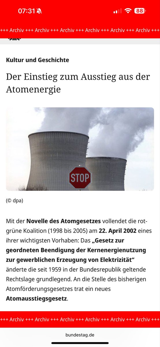Das schöne ist, den Grünen bei 
Der mentalen Kernschmelze zuzusehen. Wenn sie den Atomausstieg für richtig halten würden, könnten Sie zum Originaldatum 2002 (rot-grün) stehen. 

Da sie wissen, dass es ein kolossaler Fehler  war, müssen andere (schwarz gelb 2011) verantwortlich