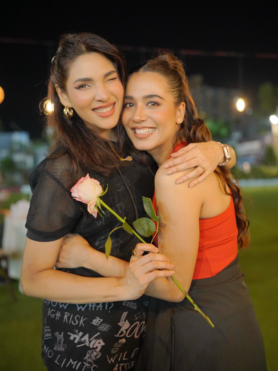 ShowbizAndNewz's tweet photo. Friends forever ❤️ @Xxhalay &amp; #ManshaPasha https://t.co/Xf4vBEn4BC