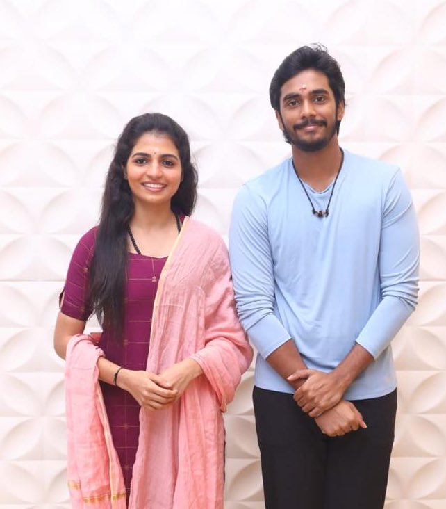 KollyCensor's tweet image. After the successful launch of Neek, @Pavishvofficial is all set for his next project. 

Direction - @alyekmaliya 
Starring - #Pavish &amp;amp; @NagaDurgaoffl 
Production - @DDStudiosSocial, @CreativeEnt4, @Zinema_media 

Shooting starts from Today 👌🏻