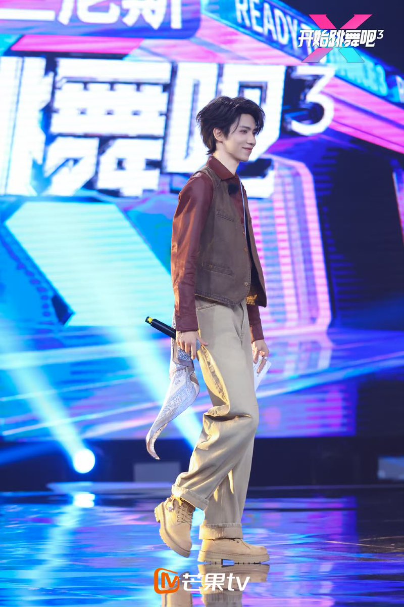 Luoyizhou1603's tweet photo. 20251027 | 开始跳舞吧 Weibo Update!
เพาเวอร์แบงก์แห่งความสุขแบรนด์ “อาจารย์หลัว” เริ่มทำงานแล้ว! พลังงานซูเปอร์ชาร์จเปิดเต็มกำลัง! รีบกดไปดูตอนหลัก EP05 ทางแอป Mango TV หรือยูทูป เพื่อรับ “สัญญาณความสุข” เพิ่มกันเลย!
🔗 https://t.co/sboFiCkj70
#ReadyToDance3
#开始跳舞吧3
#หลัวอีโจว
#Luoyizhou
#罗一舟