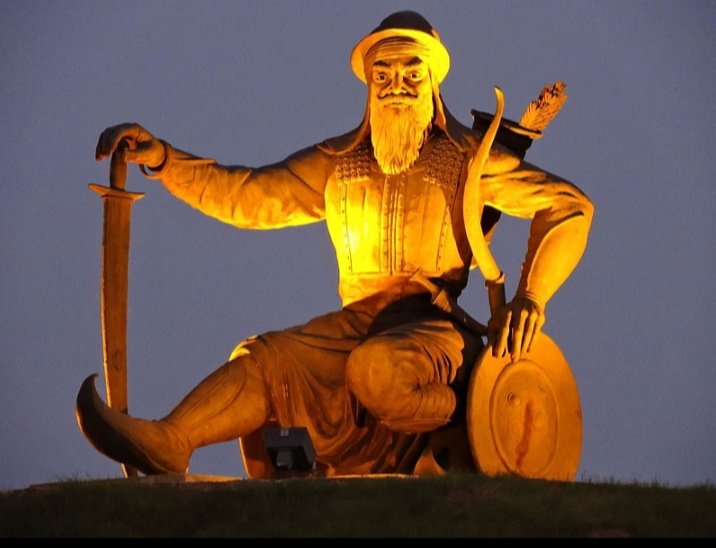 "देह शिवा वर मोहे इहे, शुभ करमन ते कबहुँ न टरों..."

अप्रतिम योद्धा बाबा बंदा सिंह बहादुर जी की जयंती पर उन्हें कोटिशः नमन।

बाबा बंदा सिंह बहादुर जी ने दशमेश गुरु गोबिंद सिंह जी की प्रेरणा से मुगलों के अजेय होने का भ्रम तोड़ और छोटे साहबजादों की शहादत का बदला लिया। वीरता, साहस
