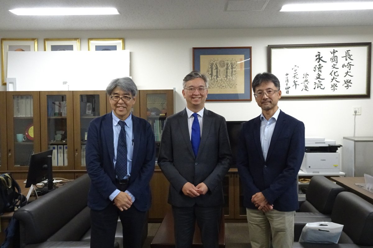 nu_sghss's tweet photo. 2025年5月、多文化社会学部 西田充教授の「大使館連続講義」において、駐日オランダ特命全権公使ロブ・アンダーソン閣下をお迎えし、オランダの環境政策、エネルギー戦略、都市づくり、そして日蘭の長い交流の歴史をテーマにご講演いただきました。 https://t.co/HGu2NWxeTQ