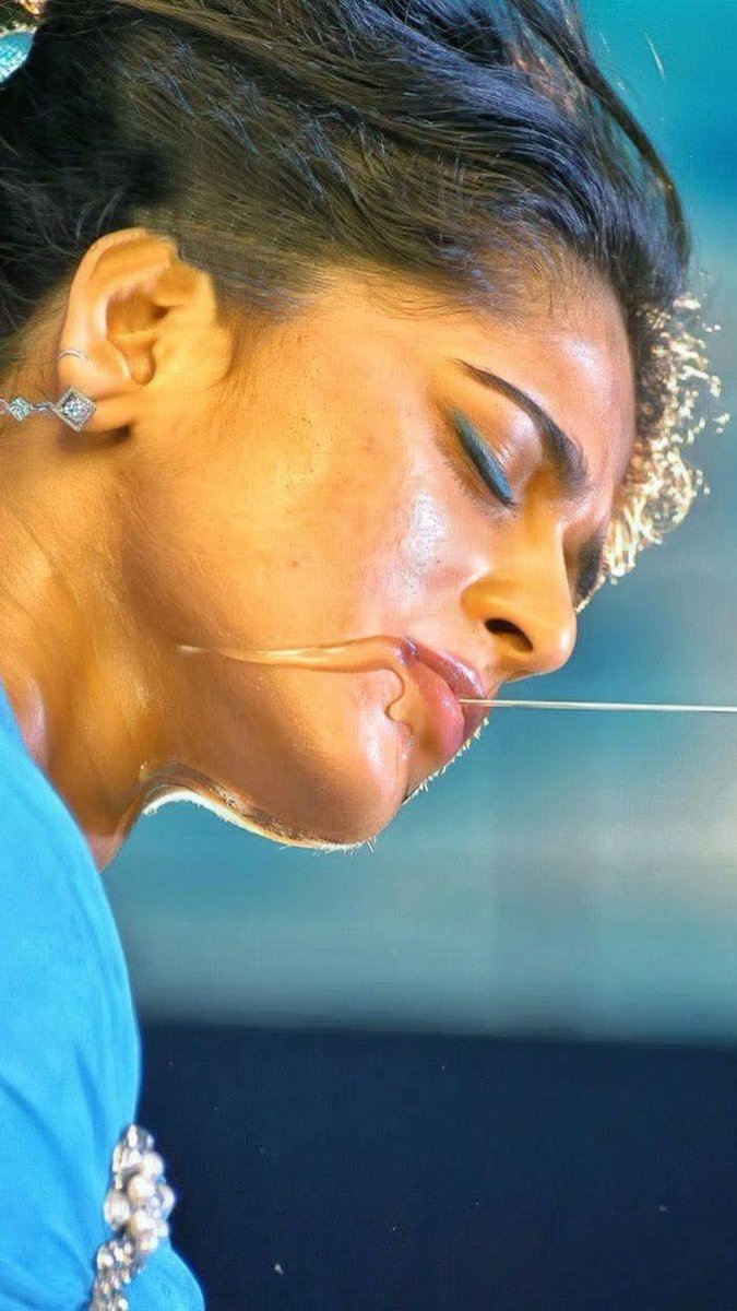 Kumar007592's tweet photo. అంతులేని కామం తో రగులుతున్న నా భార్య  @Vedikaaveda ను, నేను లేని సమయం లో నా ఇంటికి వచ్చిన బాస్ గాడు,  రోజంతా నా భార్య ఒంటి నుంచి ఆపకుండా చెమటలు కక్కిస్తూ, మేము వాడుతున్న బెడ్ అంత వాళ్ళ ఇద్దరి చెమటలతో తడిసి నా వేదిక నోరు అంత మా బాస్ గాడి వీర్యం తో నిండిపోయింది

వీళ్ల కసి చూస్తే 🥵 https://t.co/Qq8amK82bd