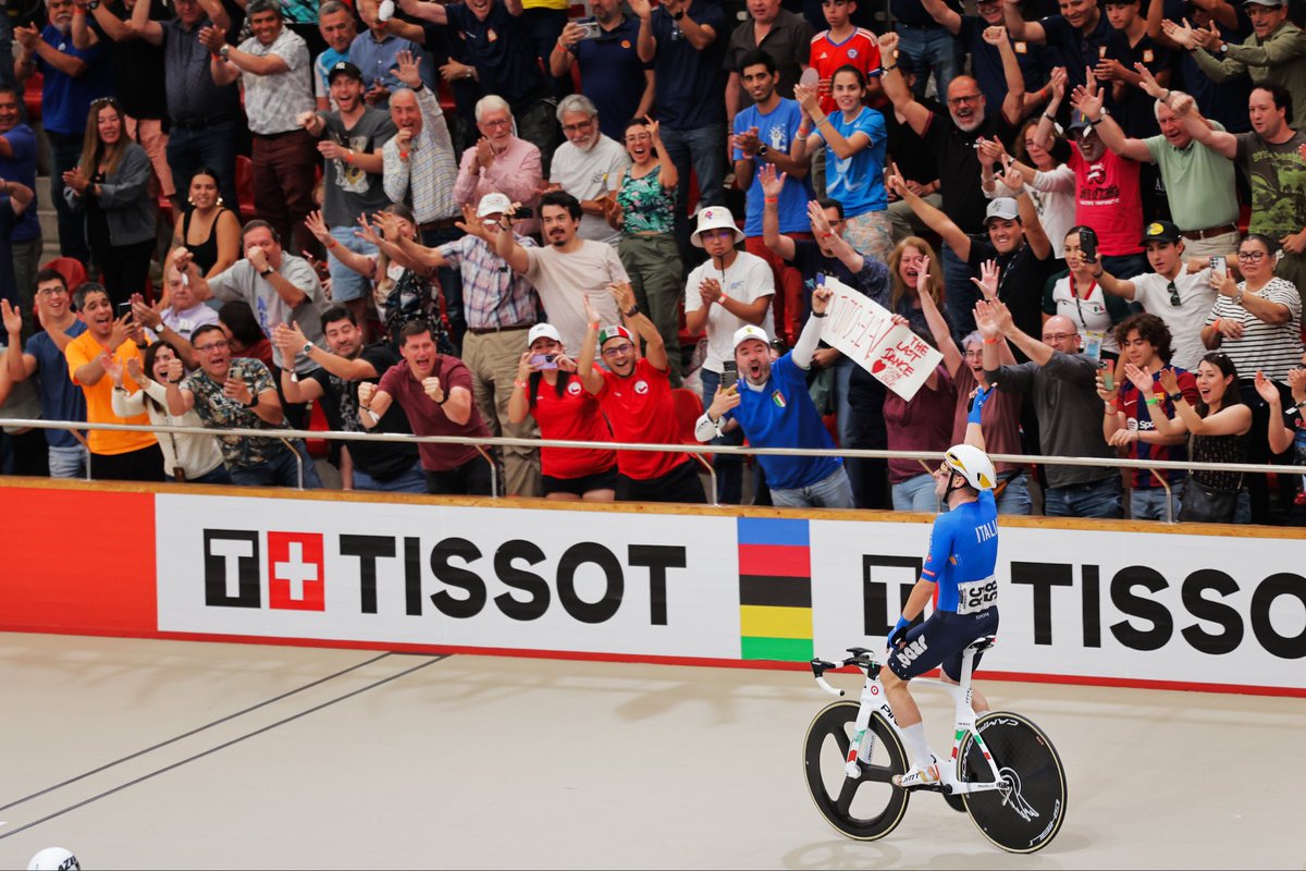 #Santiago2025  🌈 / 🎙 Décla
🇮🇹 Elia Viviani finit en beauté sa carrière en s'adjugeant le titre mondial sur la course à l'élimination. Des déclarations avec la larme à l’œil pour l'Italien, à lire ⤵

💬 "Je pense que je ne pouvais pas espérer davantage de moi-même. Bien sûr, en