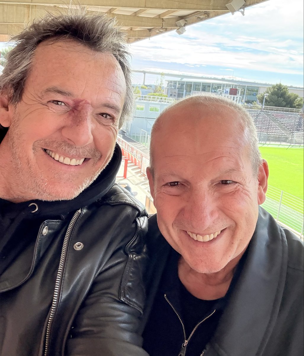 JL_Reichmann's tweet image. ⚽️ Avec le coach Rolland Courbis pour tourner un épisode sur les jeunes et le foot aujourd’hui 🥅 
#rollandcourbis @PSG_inside @OM_Officiel #adilrami #leomattei  🎬  @TF1  🔜 @RMCInfo @RMCsport @lequipe 
La Bonne Semaine d’Halloween à Tous ‼️