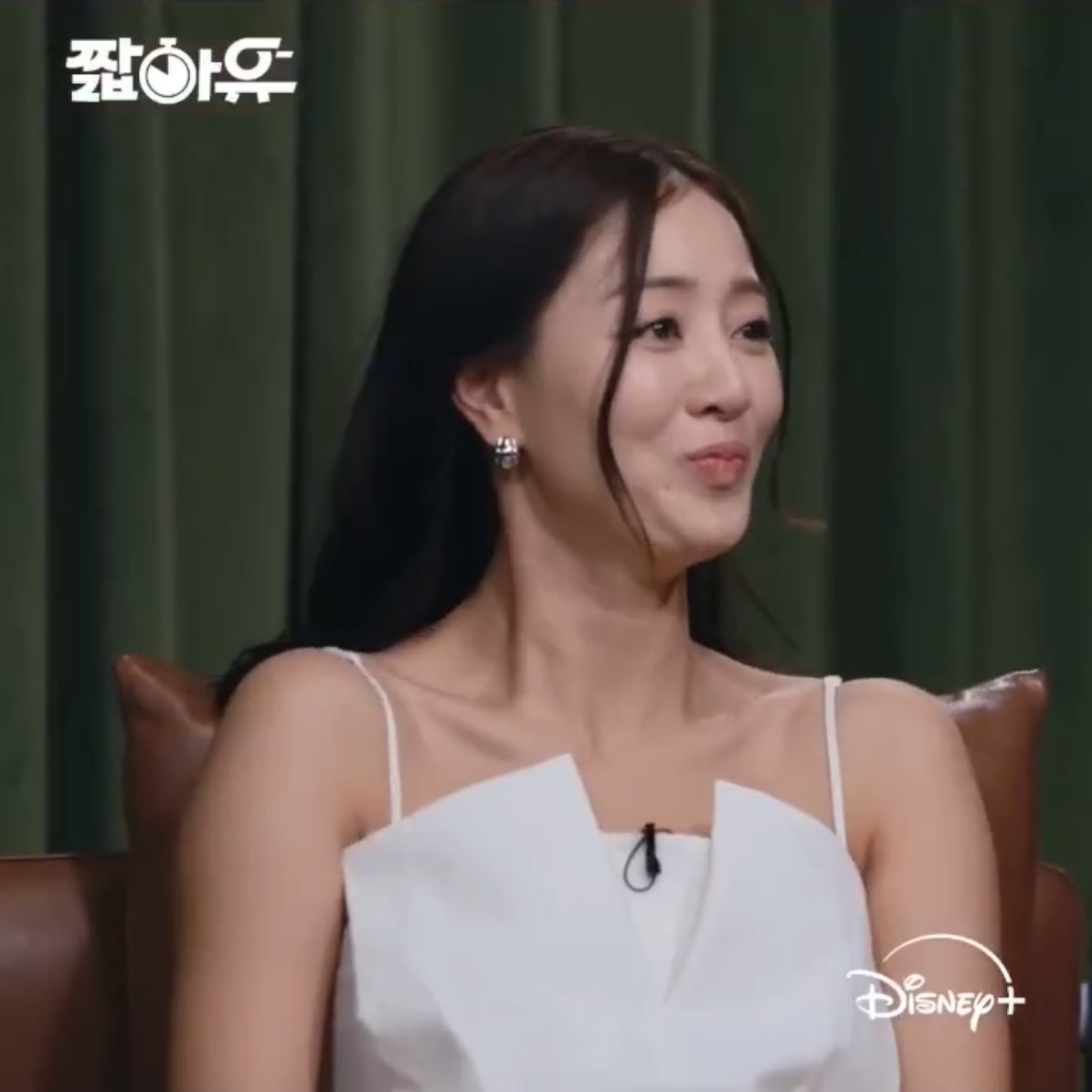 twoapplesjihyo's tweet image. twice are each others laugh buttons for sure nahyo was doing so good till they heard jeongyeon laugh then they nearly exploded