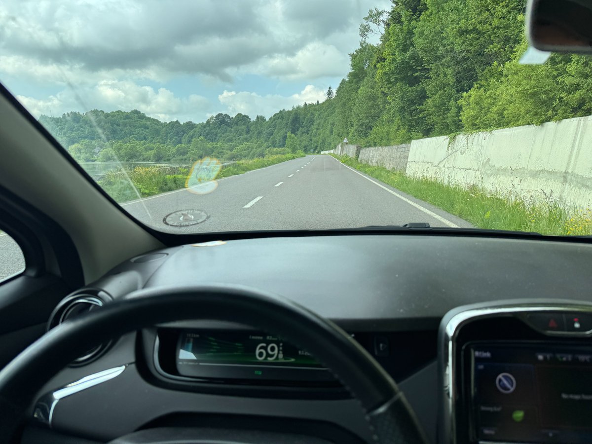 Сумний Дембель tweet media