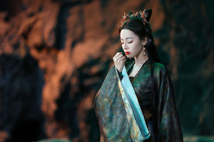 ระหว่างกู่ซวี ปลายทางแห่งสรรพสิ่ง
เธอผู้ครองฟ้าดินด้วยพลังเหนือชะตา
 ระหว่างโชคชะตา พันธนาการแห่งกรรมลิขิตยังเวียนว่าย
 ระหว่างสัมผัสทั้งห้า ลิ้มรสชีวิต ทั้งหวานขมและงดงาม

เฝ้ารอการปรากฏตัวของเจ้าแห่งสรรพวิญญาณ He Simu
#迪丽热巴 #ตี๋ลี่เร่อปา #Dilraba