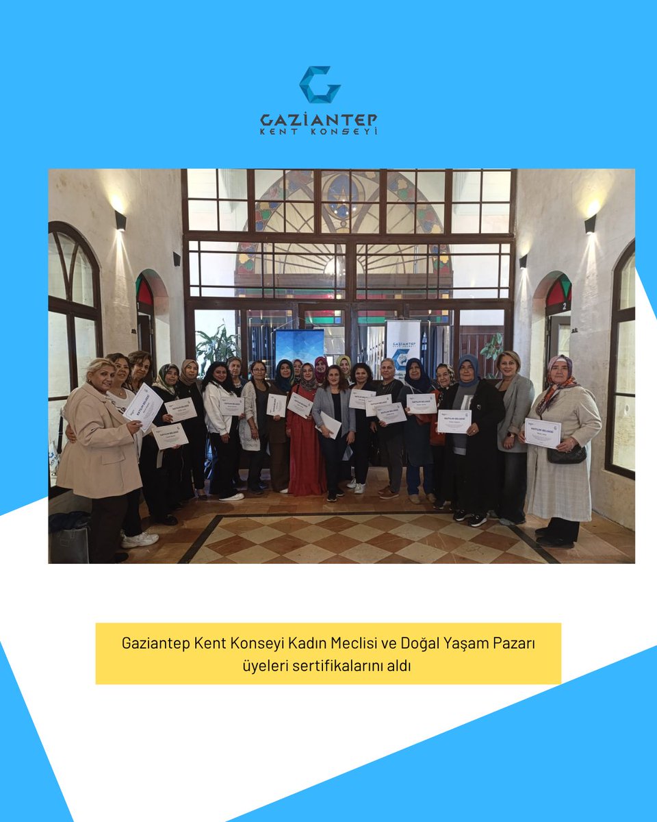 Gaziantep Kent Konseyi Engelliler ve Kadın meclislerimiz olağan aylık toplantılarını gerçekleştirdi. Öte yandan İNGEV'in katkısıyla düzenlenen dijital pazarlama eğitimlerini tamamlayan Kadın Meclisi Doğal Yaşam Pazarı üyeleri, toplantının ardından törenle sertifikalarını aldı.