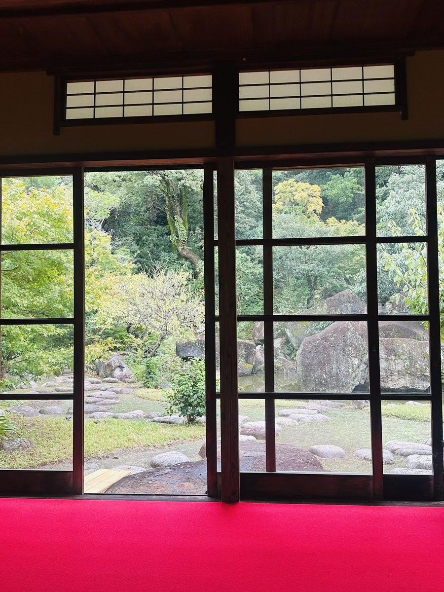 洲本市のレトロこみちを通って益習館(えきしゅうかん)へ。
古民家を活かしたお店が増えてきています。
益習館は稲田藩の私塾学問所で現在は国の名勝。多くの先達がここで学んだと思うと、身が引き締まります。