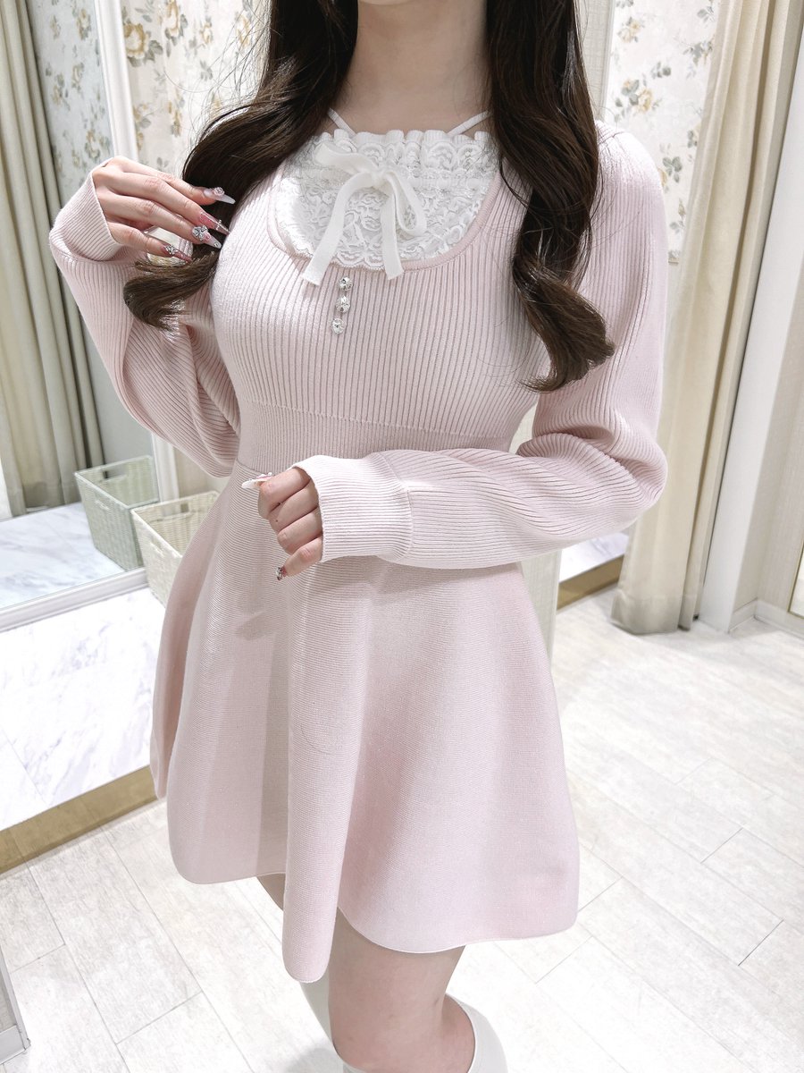 evelyn横浜店 ⋆.🎀𝐜𝐨𝐦𝐢𝐧𝐠 𝐬𝐨𝐨𝐧🎀.⋆ ♡リボンラメニットOP