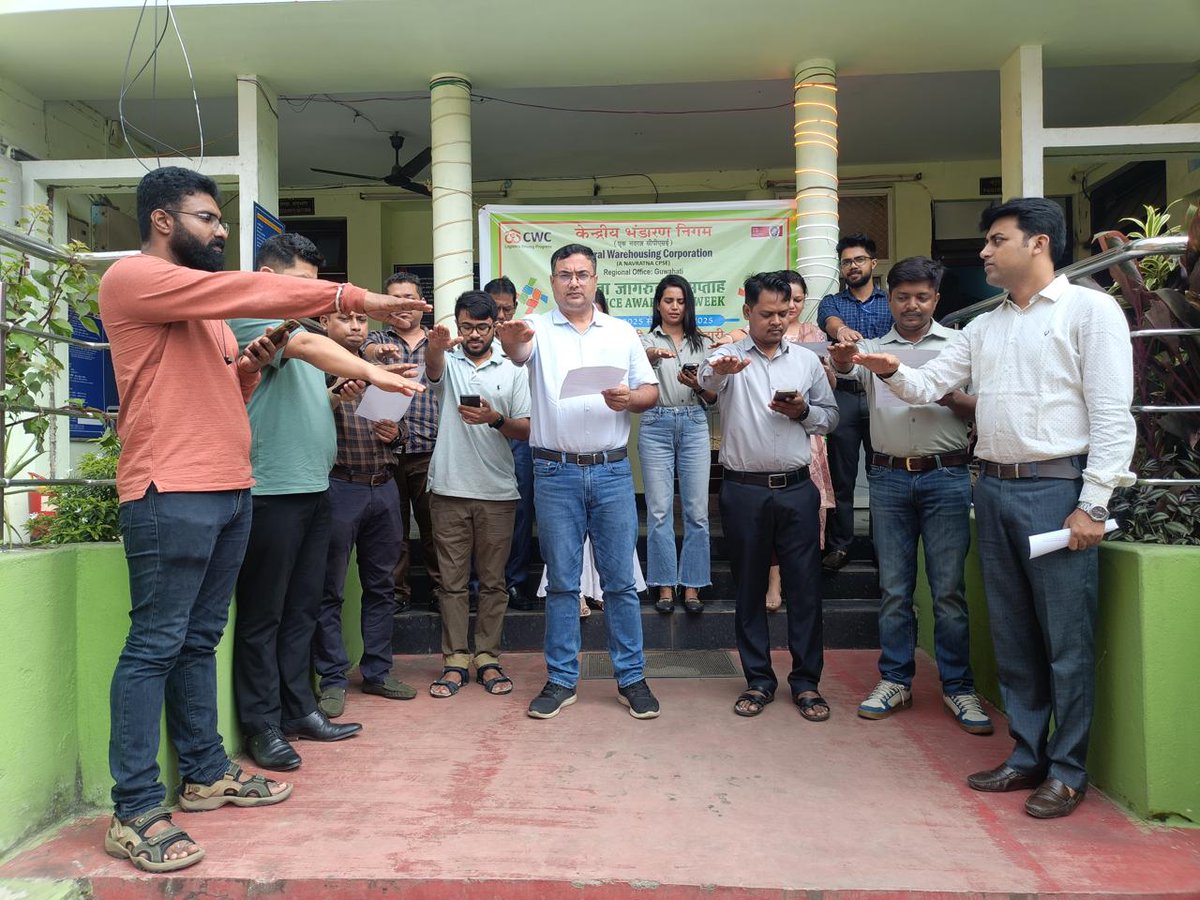 CwcGuwahati's tweet image. CWC RO Guwahati takes the Integrity Pledge on 27th October 2025, reaffirming our commitment to integrity and transparency. #VigilanceAwarenessWeek #CWC #ROghy #IntegrityPledge