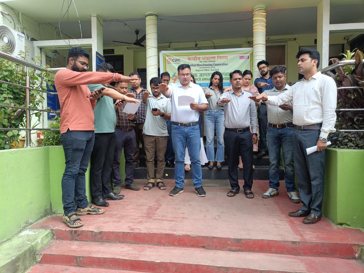 CwcGuwahati's tweet image. CWC RO Guwahati takes the Integrity Pledge on 27th October 2025, reaffirming our commitment to integrity and transparency. #VigilanceAwarenessWeek #CWC #ROghy #IntegrityPledge