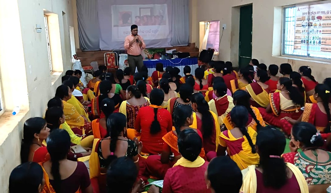cini_india's tweet image. A 2-day #trainingprogramme was conducted under Rural Health and Nutrition Project supported by #axisbankfoundation for #AnganwadiWorkers (AWWs),  #ICDS Supervisors, and CDPO Boipariguda, koraput, #Orissa on essential topics like #ANCcare, #gestationalweightgain, #wastingchild.