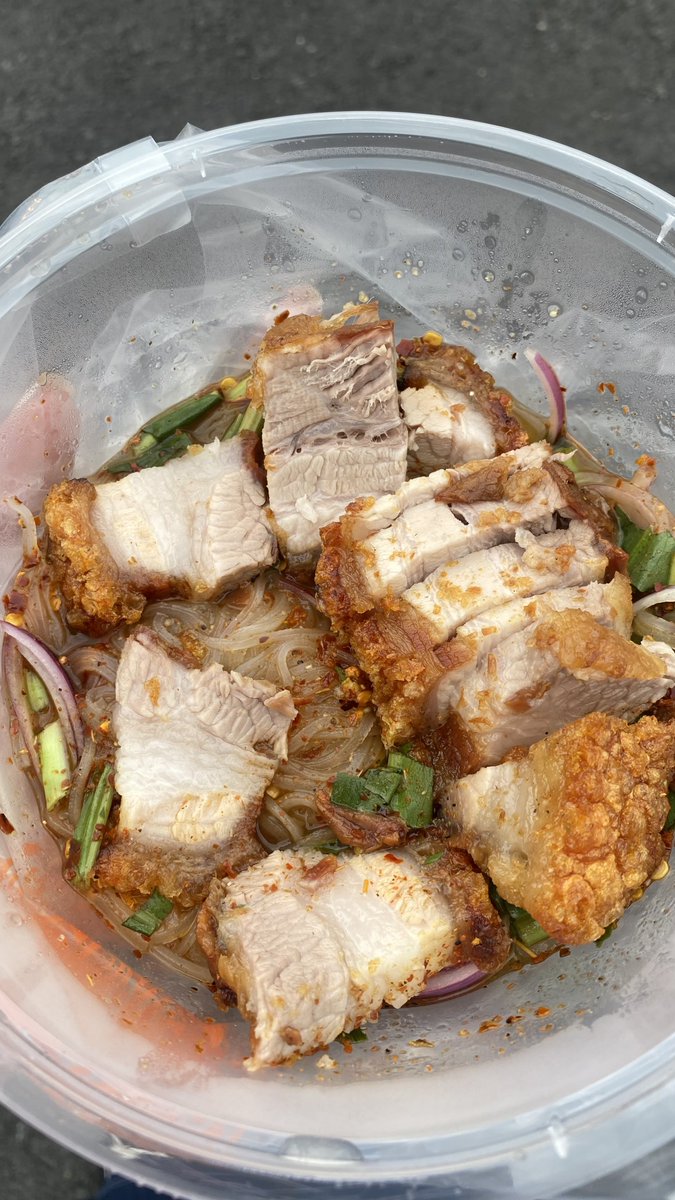 ไปเจอที่งานองค์พระเมื่อวาน ไม่อร่อยจนอยากจะกลับไปซื้ออีกเลยค่ะ😂