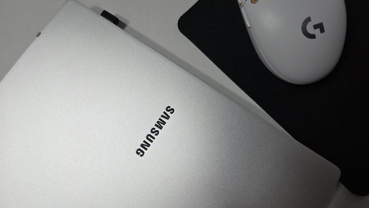 우울해서 노트북샀어...