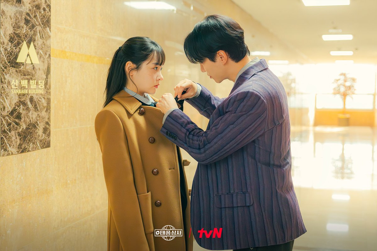 영어 PT도 떨지 않고 수출까지 성공한 태풍X미선!
상사맨 듀오 태풍X미선이 왜이리 기특해 (˶ᵔ ᵕ ᵔ˶)
두 상사맨의 눈부신 성장✨ 본방사수로 함께 해❤

[토일] 밤 9:10 방송ㅣtvN
#같이달려tvN #태풍상사 #Typhoonfamily