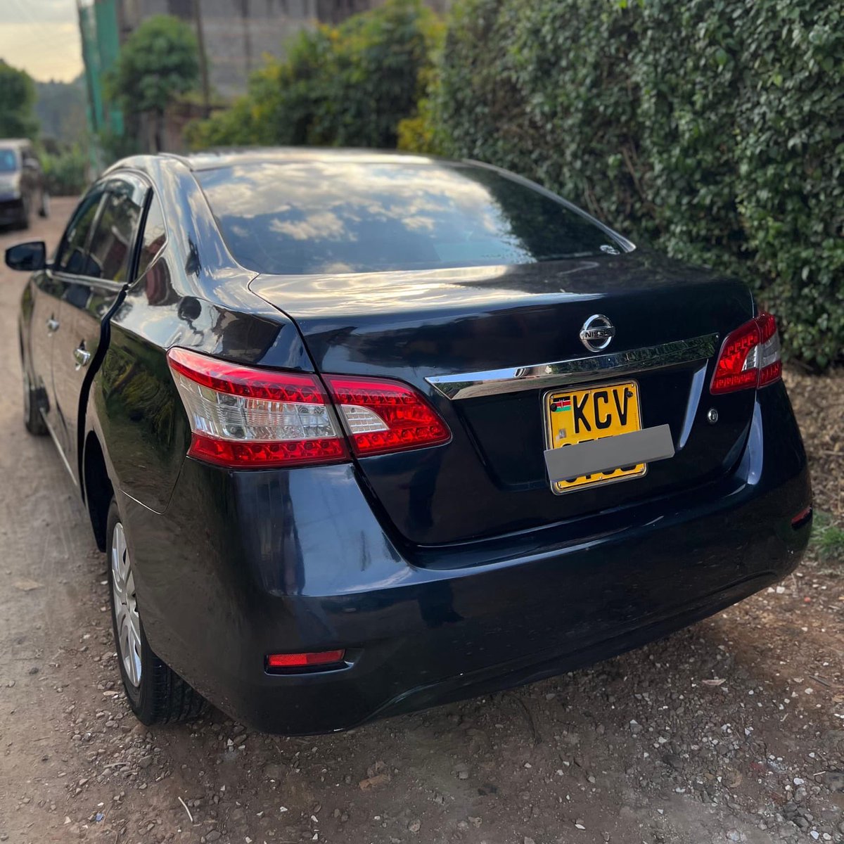 KevMbugz's tweet image. Nissan Sylphy
YOM : 2013
Rating: 1800cc
Automatic
Mileage: 209k km
Price: KES 680,000 
Leteni kichele 😀