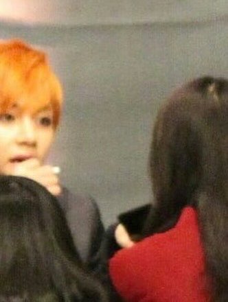 เป็นอาร์มี่อีกคนที่ชีวิตคอมพลีทมากกกก เธอเป็นดีไซเนอร์ วันนี้ได้รับเชิญให้ไปงาน Vogue world เค้าเป็นอาร์มี่มาตั้งแต่ปี 2013 แล้ว พอช่วง Boy with luv ก็ได้ไปเจอน้องแทใกล้ๆที่งานแฟนไซน์ 11 ปีต่อมาได้มาเจอน้องใกล้ๆอีกครั้งที่งาน Vogue world แล้วก็บอกน้องว่าเค้าเป็นแฟนคลับนะ 🥹🥹🥹🥹