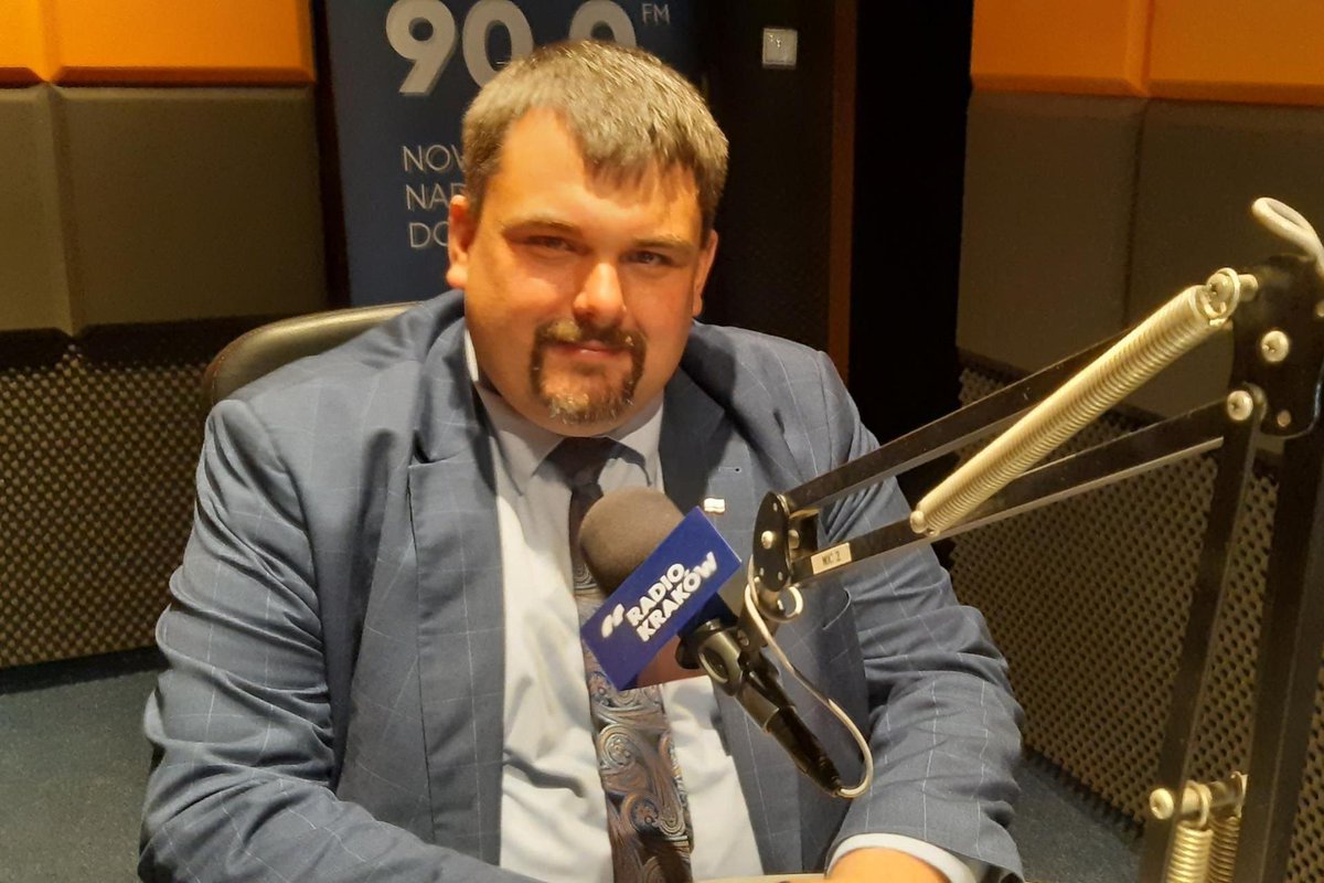 Porannym gościem <a href="/RadioKrakow/">Radio Kraków</a> będzie dzisiaj <a href="/PatrykWicher1/">Patryk Wicher</a> , poseł <a href="/pisorgpl/">Prawo i Sprawiedliwość</a> . Porozmawiamy o konwencji w Katowicach oraz sprawie wracającego dziś do pracy po zatrzymaniu przez CBA prezydenta Nowego Sącza. Zapraszam o 8.16.