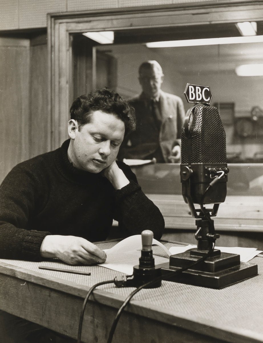 IanCallaway352's tweet image. “And I rose in rainy Autumn and walked abroad in a shower of all my days”. #DylanThomas born today 1914.