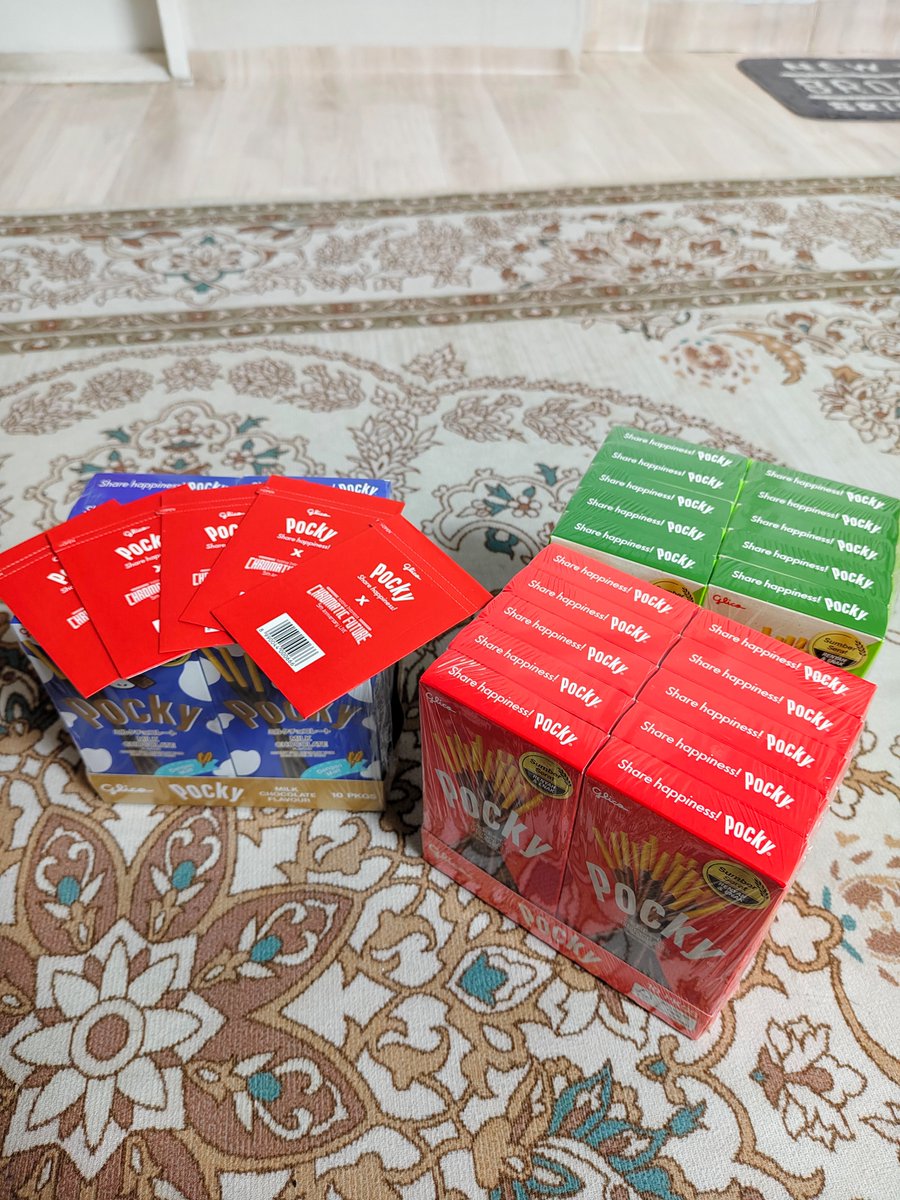 Hehehehe dapet juga pc nya walau lagi di luar Indonesia. Terima Kasih yang sudah kirim dan Terima kasih juga Pocky

#PockyXhololiveID