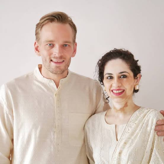 Tale of two foreign vloggers

Callum Mill abuses India, parrots ISI propaganda while being on their payroll. Karl Rock marries an Indian girl, lives here &amp; celebrates India's culture globally.

Guess which one Indian agencies blocked and which one they let roam free?