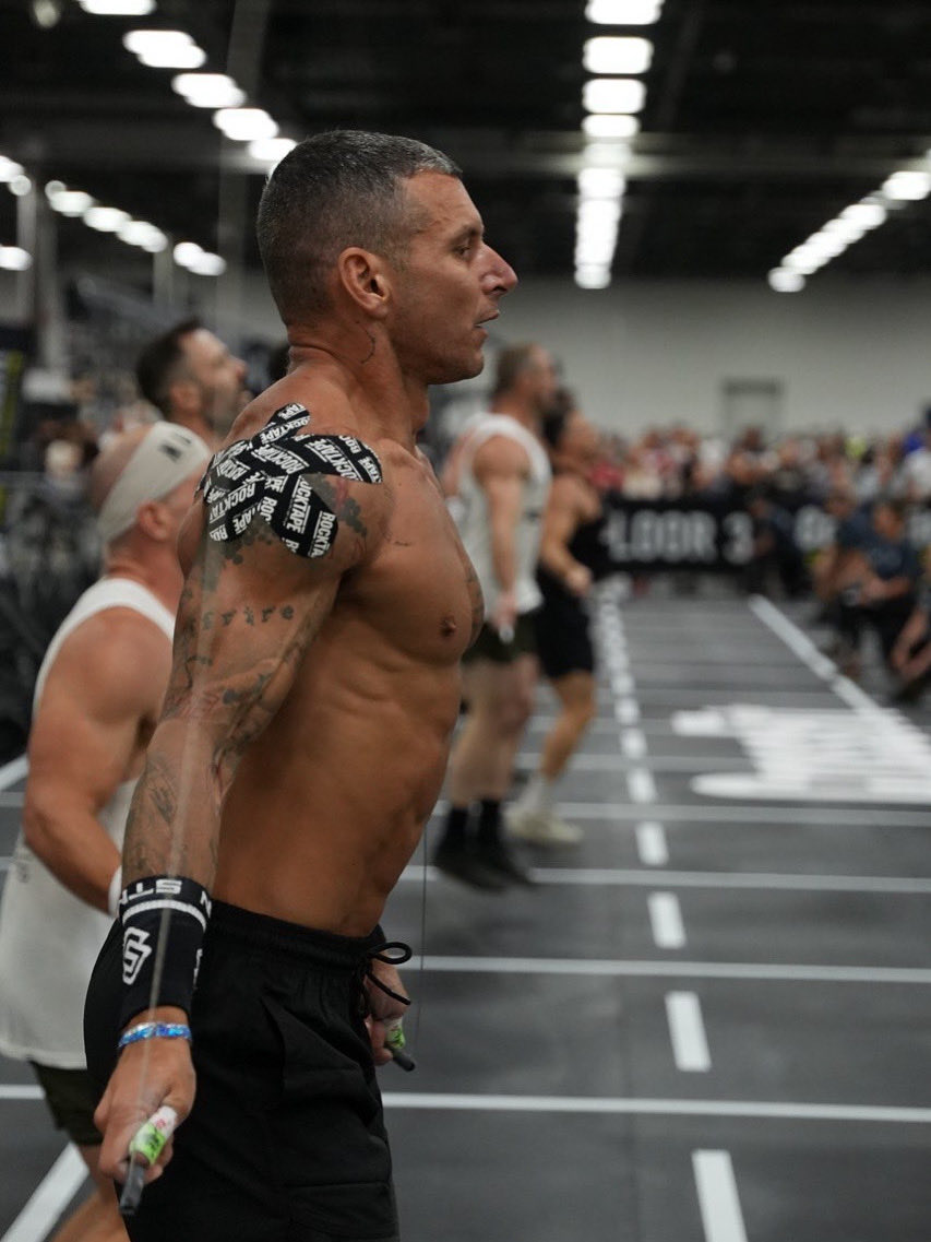 BigOneEvolution's tweet image. Ogni sfida affrontata è solo una tappa di un viaggio che non prevede soste: migliorarsi, cadere e rialzarsi, puntare sempre più in alto. Per un atleta, il vero risultato è non smettere mai di lottare.
Athlete: @girelligiuseppe - @west_union_crossfit

#bigoneevolution