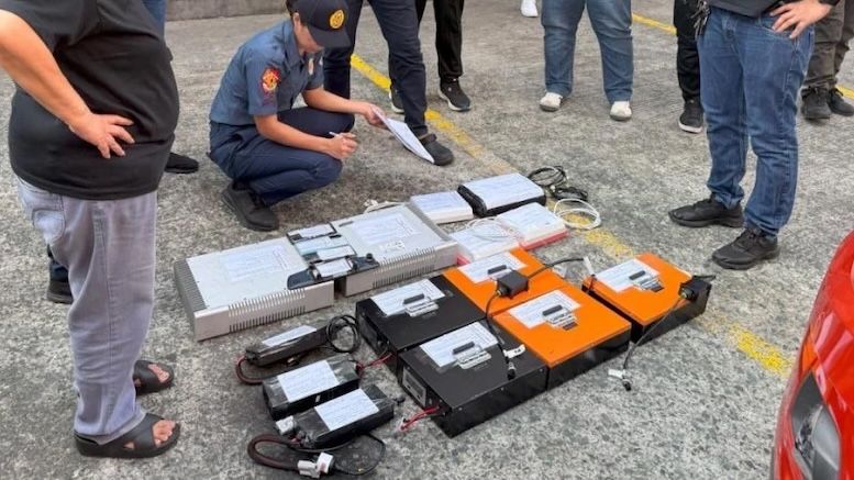 Commsrisk's tweet image. Same Chinese Boss Gave Orders to Two Separate Manila SMS Blaster Drivers - commsrisk.com/?p=52440 

The drivers were unknown to each other. Police said they worked for a gang which had &apos;compartmentalized&apos; its operations.