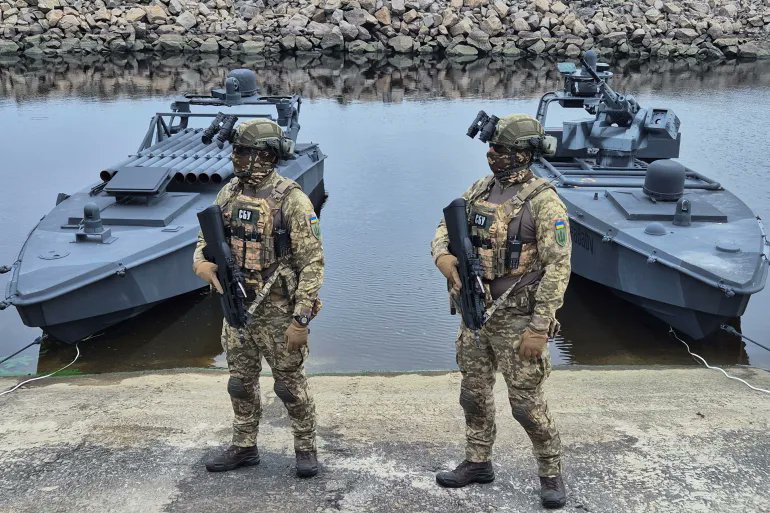 Sabiedrībā nepazīstami cilvēki publisko savas nedēļas nogales fotogrāfijas.