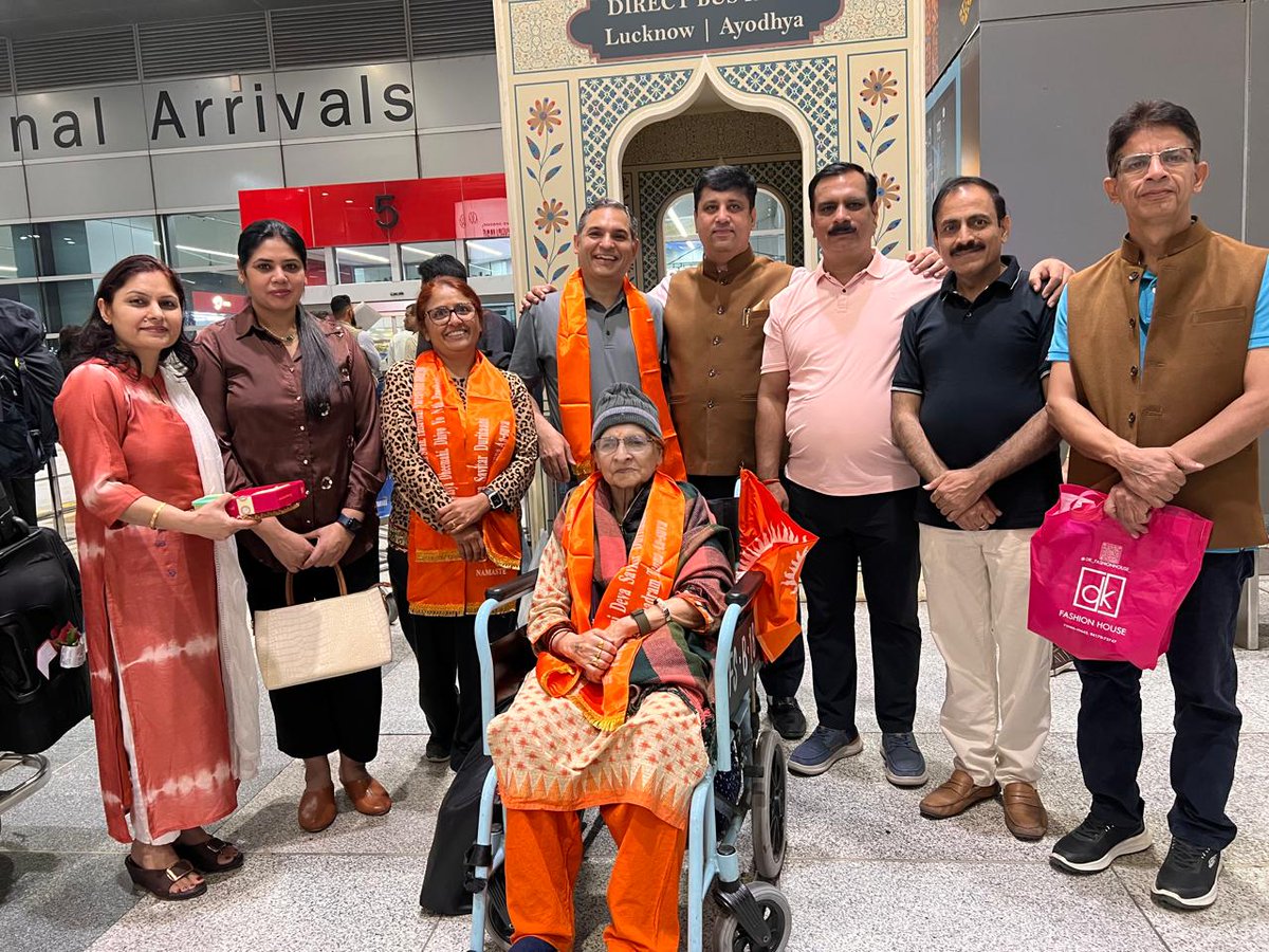 delhisabha's tweet image. अंतरराष्ट्रीय आर्य महासम्मेलन 2025 में भाग लेने अमेरिका से भारत की राजधानी नई दिल्ली पहुचें आर्य प्रतिनिधि सभा अमेरिका के महामंत्री विश्रुत आर्य जी एवं अन्य आर्यजन जहां उनका दिल्ली एयरपोर्ट पर जोरदार स्वागत किया गया।
#IAMS2025 #aryasamaj150