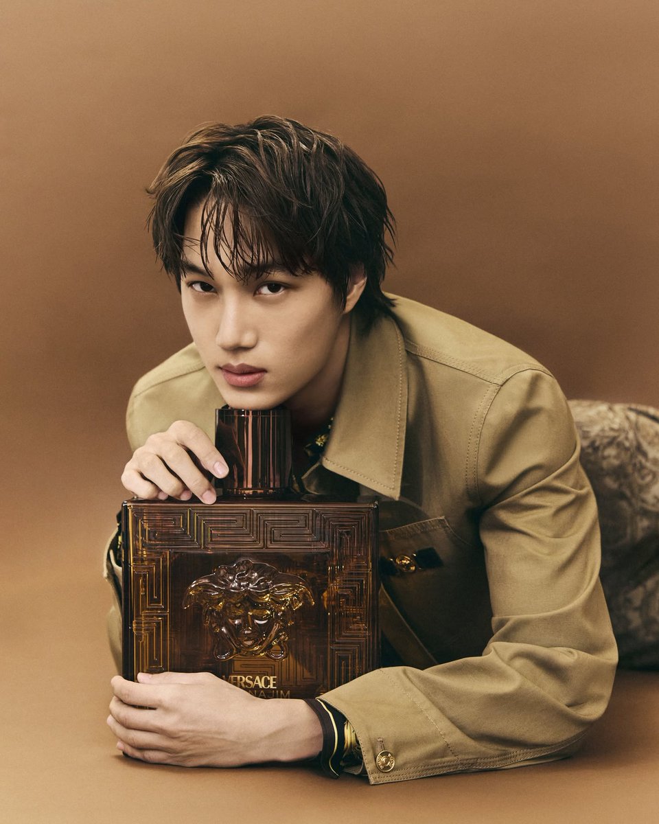 aa_jongin's tweet photo. THE FACE CARD IS INSANE
#KAIxVersace https://t.co/yhFTmH3Lbk