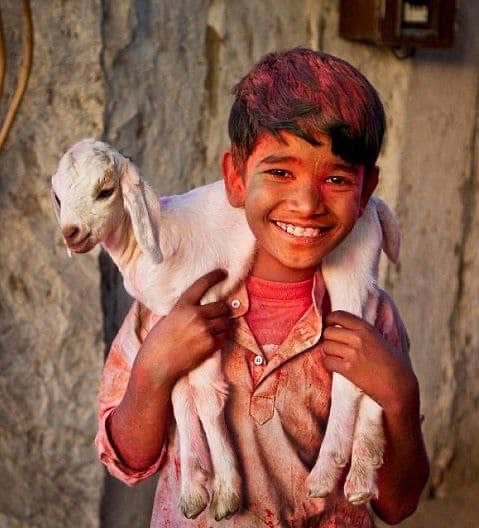 ✍️"القول يبهرك والفعل يبهتك 
حين تدق ساعة الاختبار تسقط الأقنعة ويظهر معدن الإنسان. 
*لا تغتر بالكلام* 
ابحث عن من تصدقه أفعاله 
فالوفاء لا يُحكى بل يُرى وكلما زاد وعيك أدركت أن بعض الناس يتساقطون من عينيك حين تحتاجهم"✨️
*صباح الخير*🌹