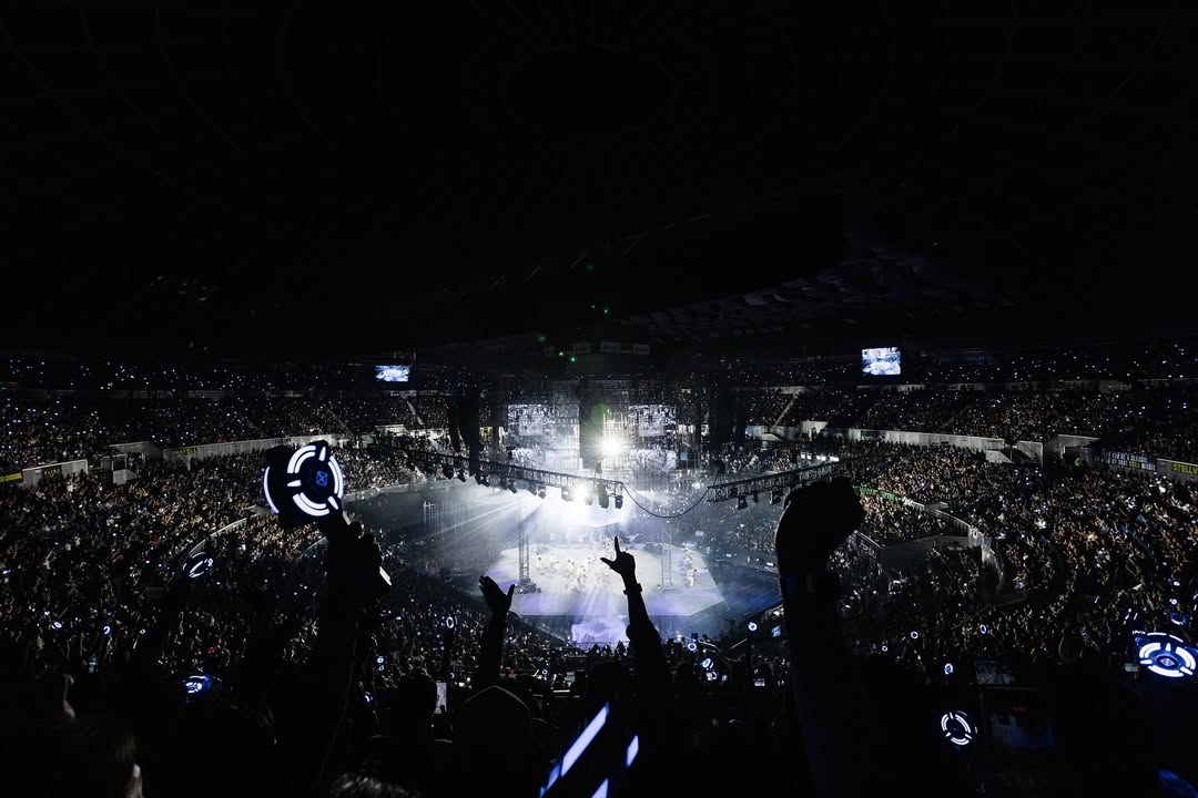 gmanews's tweet image. CONGRATULATIONS AND HAPPY 7TH ANNIVERSARY, MAHALIMA! 🔥💙

P-pop Kings SB19 are overflowing with gratitude for everyone who’s been part of their journey, following the success of their 7th anniversary concert, “Fast Zone,” held yesterday, Oct. 26, 2025.

&quot;Thank you for being with…