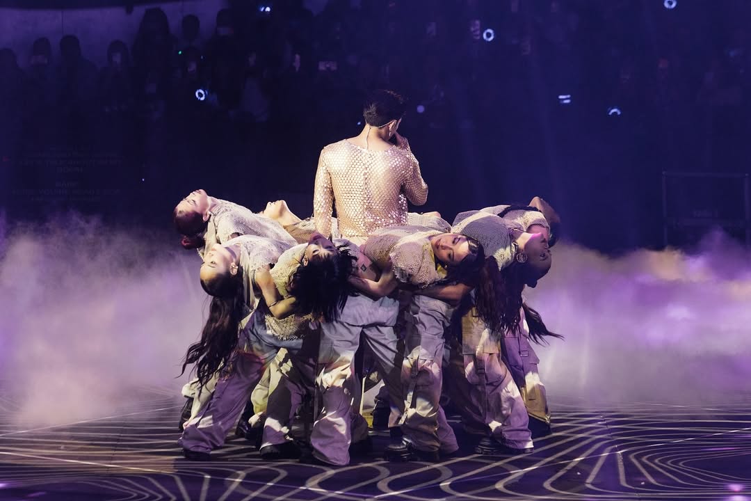 gmanews's tweet image. CONGRATULATIONS AND HAPPY 7TH ANNIVERSARY, MAHALIMA! 🔥💙

P-pop Kings SB19 are overflowing with gratitude for everyone who’s been part of their journey, following the success of their 7th anniversary concert, “Fast Zone,” held yesterday, Oct. 26, 2025.

&quot;Thank you for being with…