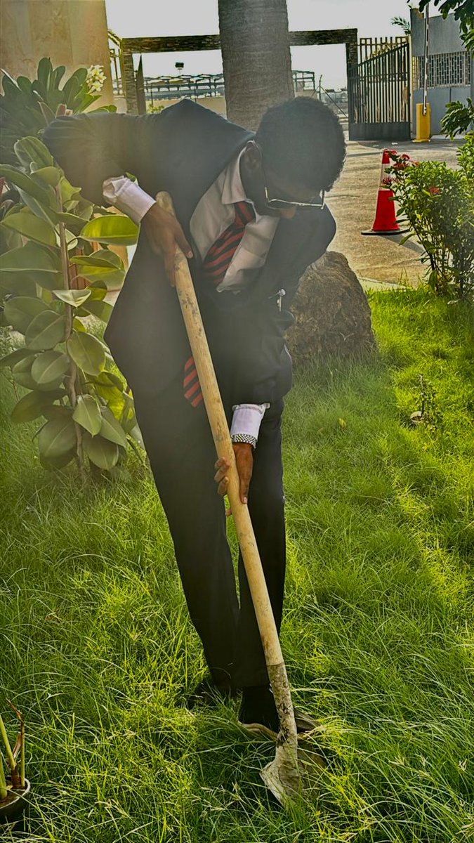 جانب من مشاركة متدربي ومتدربات معهد جازان في مبادرة زراعة الأشجار داخل المعهد، تعزيزًا لروح المسؤولية البيئية والمشاركة المجتمعية 🌿💚
#HTMi_Saudi #Jazan #Sustainability #CommunityEngagement