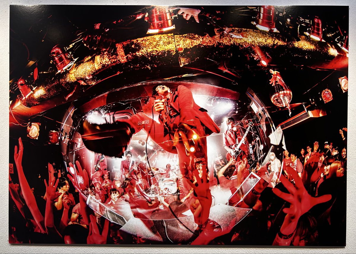 めちゃ街中にビレッジマンズストアの展示があって2度見した