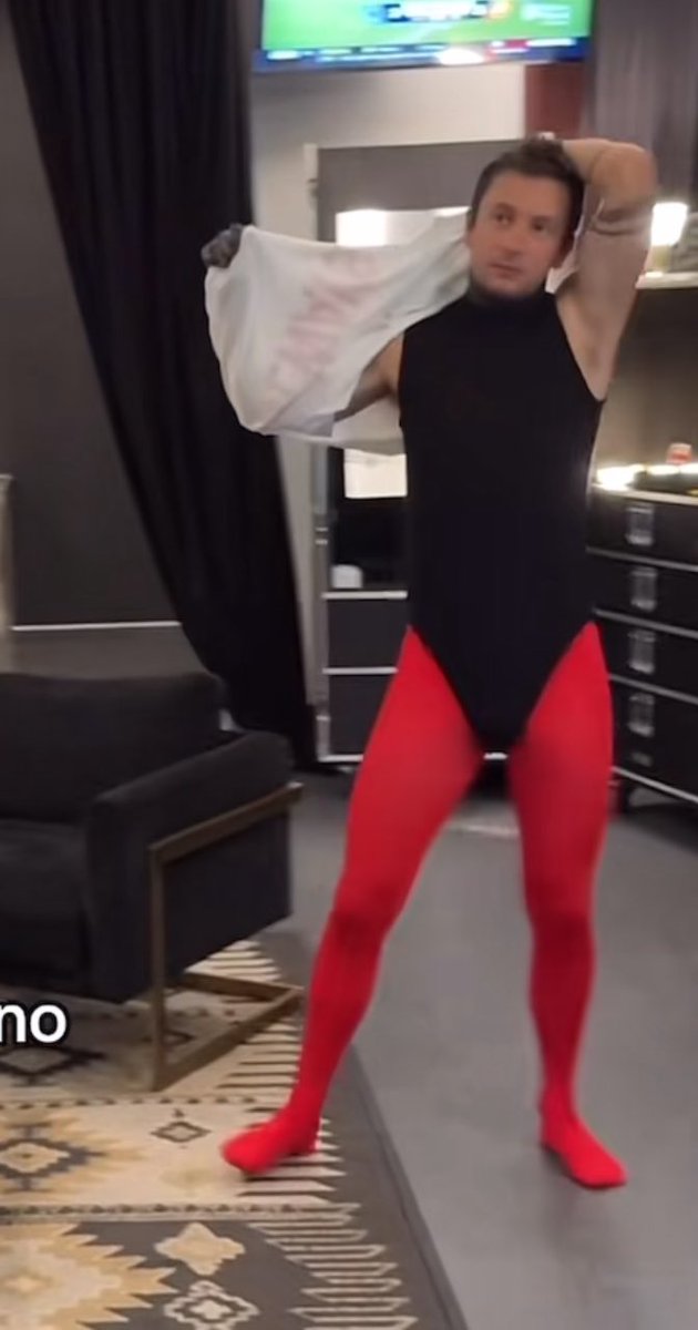 clancyluvr's tweet photo. all of you said you wanted leggings and undershirt content and now everyone’s scared … LOCK TF IN ‼️ https://t.co/PHk6t6sXvX