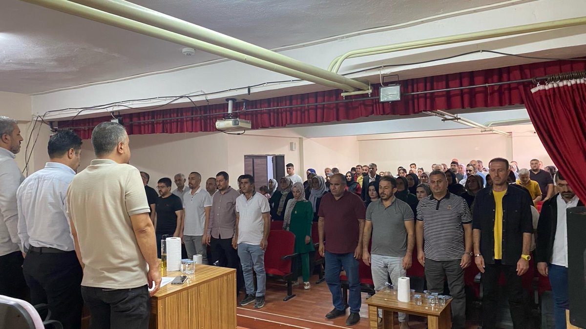 Okulumuzda 2025/2026 Eğitim Öğretim Yılı Okul Aile Birliği Genel Kurul Toplantısı ve Veli toplantısı gerçekleştirildi. Verimli geçen toplantımıza katılım sağlayan değerli velilerimize teşekkür ederiz.

<a href="/Yusuf__Tekin/">Yusuf Tekin</a> 
<a href="/nusaybin_mem/">Nusaybin İlçe Milli Eğitim Müdürlüğü</a> 
<a href="/mardinilmem/">Mardin İl Millî Eğitim Müdürlüğü</a>
<a href="/haciavlanmaz/">HACI YUSUF AVLANMAZ</a> 
<a href="/MehmetSaitYIL11/">Mehmet Sait YILDIRIM</a>