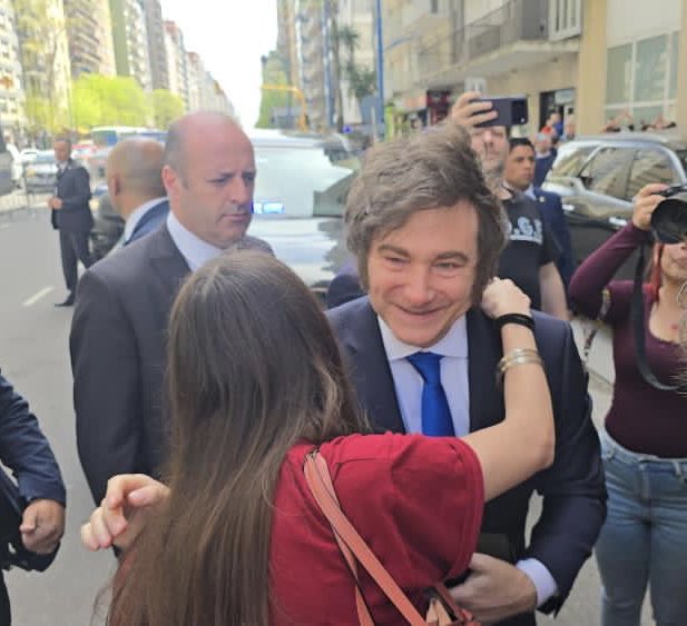 Sofi Lo Piccolo (@sofilopiccolo) on Twitter photo Un orgullo haber votado a Javier Milei votando a sus candidatos. LA LIBERTAD AVANZA 🤍 Un orgullo haber votado a Javier Milei votando a sus candidatos. LA LIBERTAD AVANZA 🤍