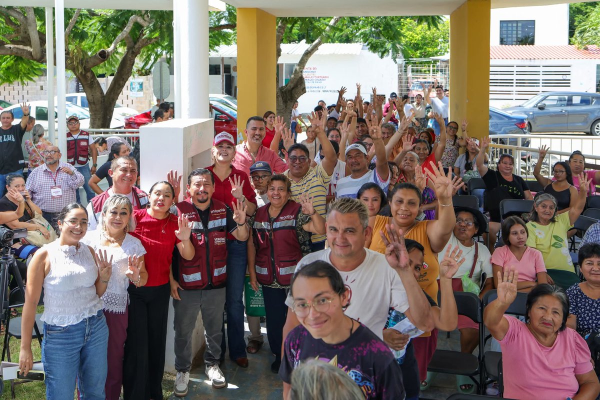 JavierAlamina's tweet photo. La Senadora @veronicacamino visita la Colonia Emiliano Zapata Sur en #comitesmorena #comitesseccionales en #Merida con mucjo abrazo y cariño y atendiendo uno por uno. El amor con amor se paga. @Claudiashein @huachodiazmena Transformando la política.
#2030challenge https://t.co/2o2kZP54sv