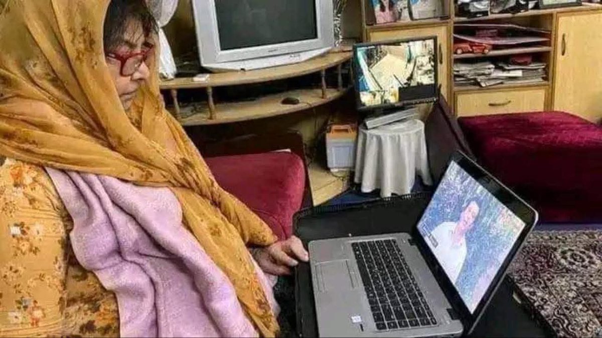 اِنَّا لِلّٰہِ وَاِنَّآ اِلَیْہِ رَاجِعُوْنَ💔
جن ماؤں کے جوان بیٹے چھِن جائیں وہ کتنی دیر زندہ رہیں۔
😭😢