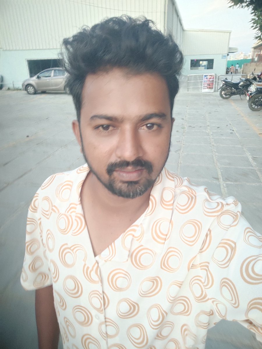 SivantrIs_God's tweet image. Please Change My Background to Special one #photographer 
#backgroundpattern 
#trending 
#siva
@grok