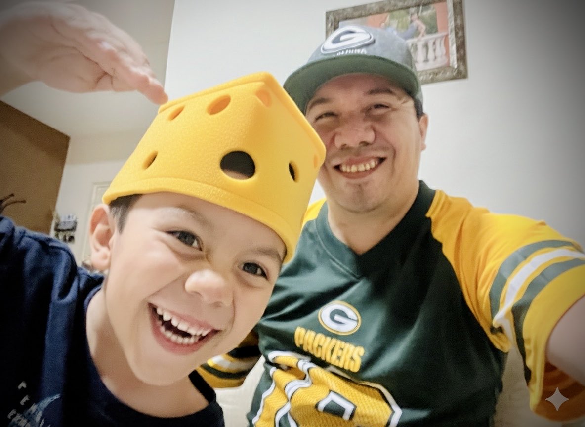 PaulValenzuela's tweet photo. @PabloViruega @cprocuna @ESPNmx @disneyplusla @nflmx Saludos Pablo/Ciro desde Delicias, Chihuahua https://t.co/k914eQF6Ou